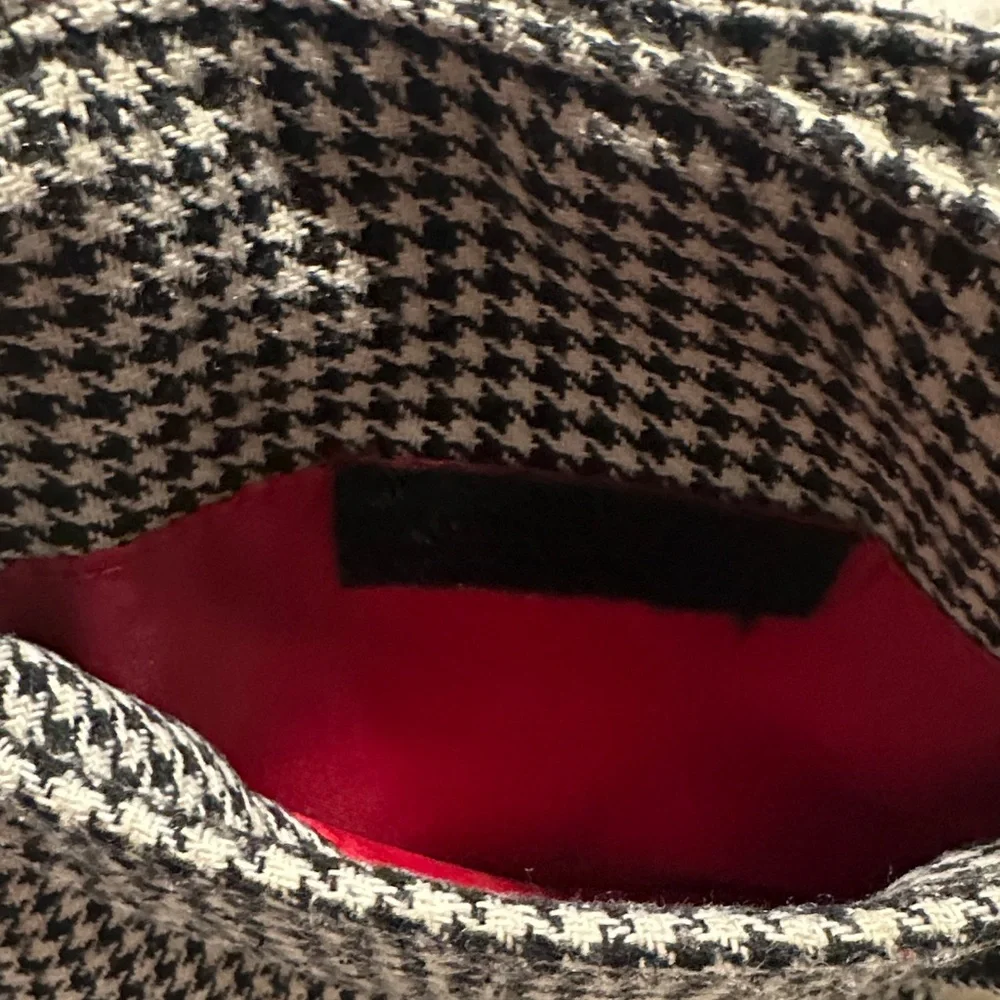 Kavu Houndstooth Crossbody Bag with Red Zipper‎